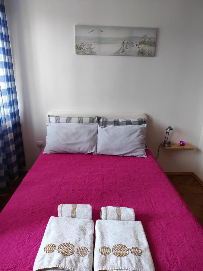 Stan U Centru Apartment Podgorica Bagian luar foto