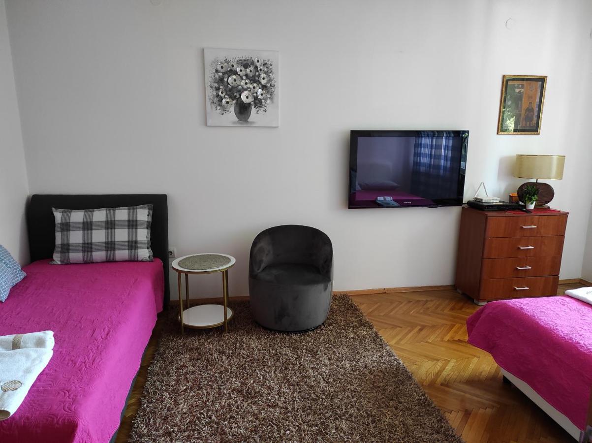 Stan U Centru Apartment Podgorica Bagian luar foto