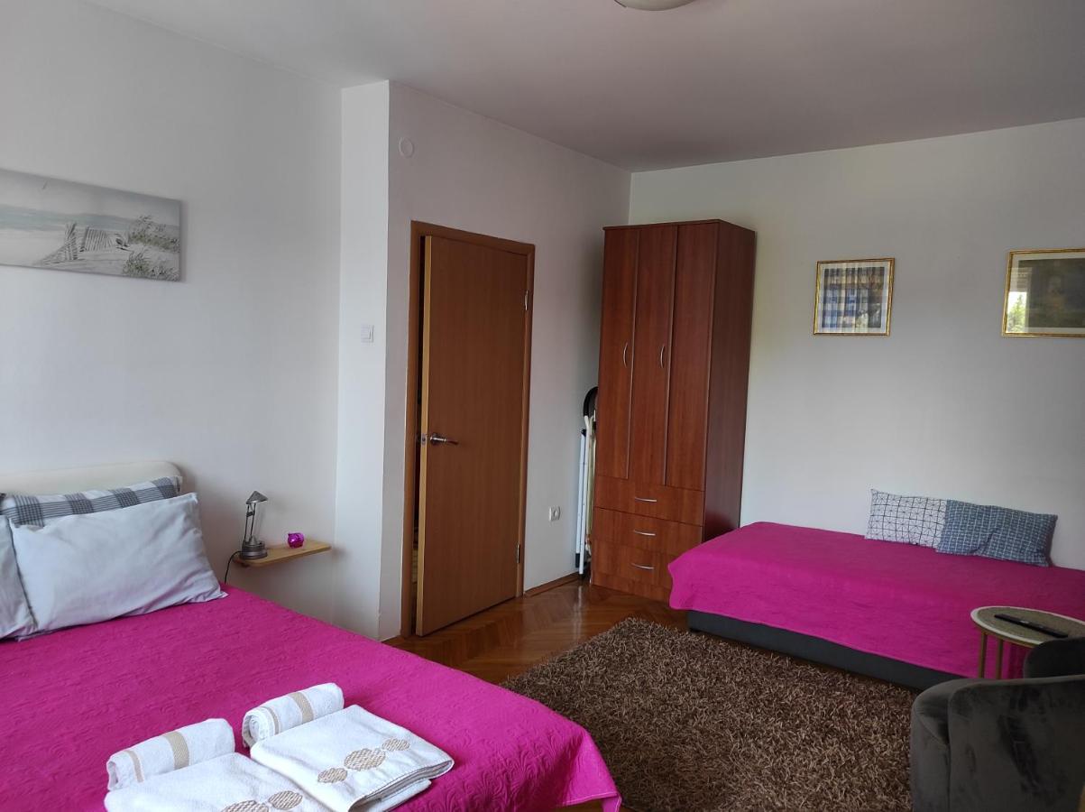 Stan U Centru Apartment Podgorica Bagian luar foto