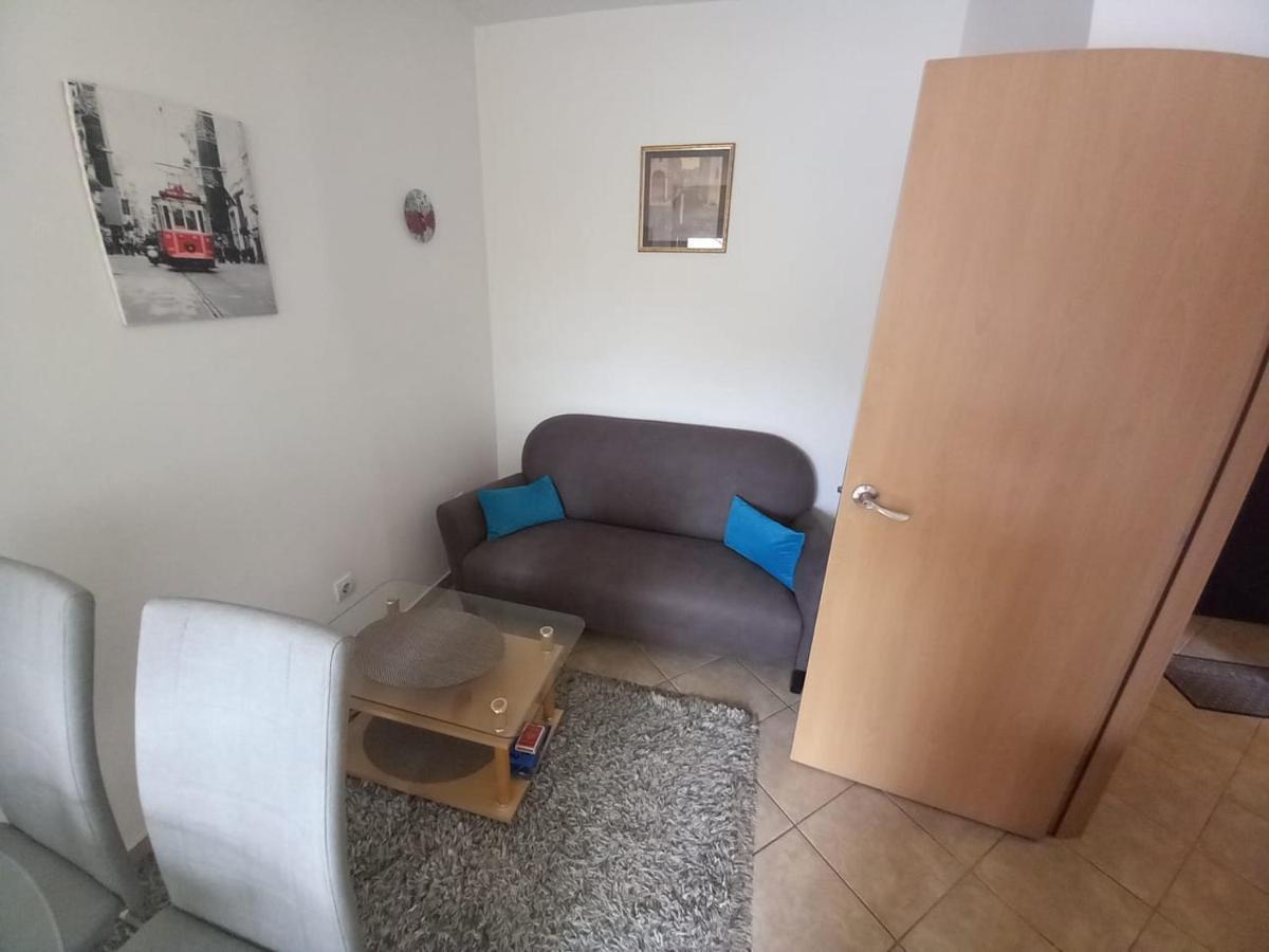 Stan U Centru Apartment Podgorica Bagian luar foto