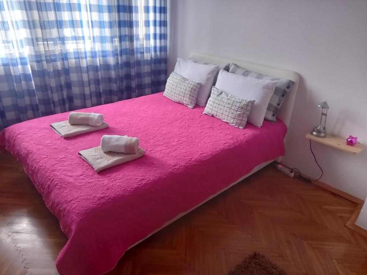 Stan U Centru Apartment Podgorica Bagian luar foto