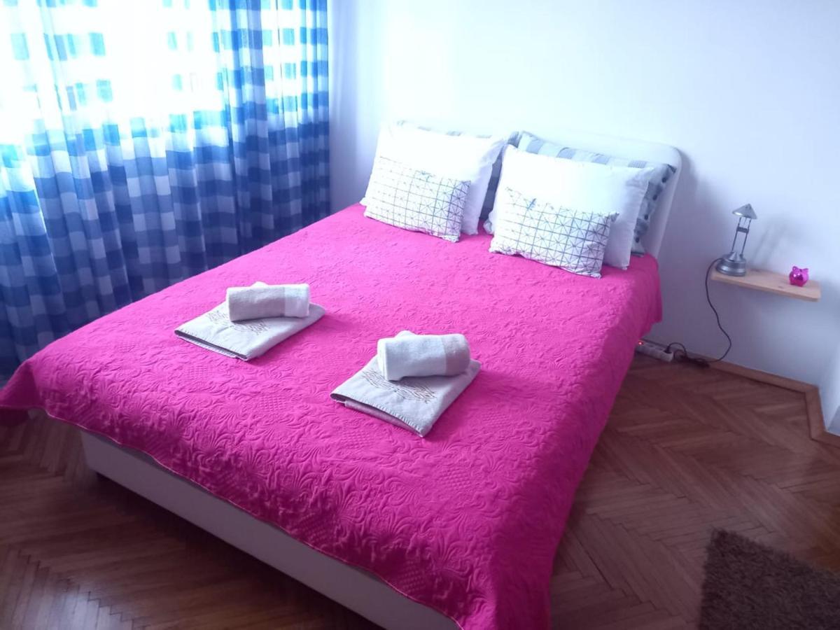 Stan U Centru Apartment Podgorica Bagian luar foto